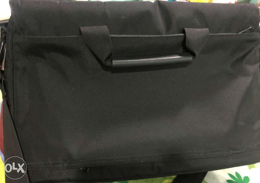 Victorinox Messenger Bag, Men's Fashion, Bags, Briefcases on Carousell