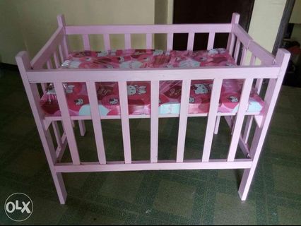 Wooden Pink Baby Crib with FREE blanket