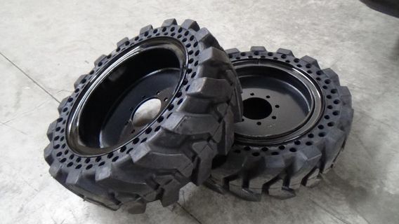 Solid Tires for Skid Steer Loader Bobcat