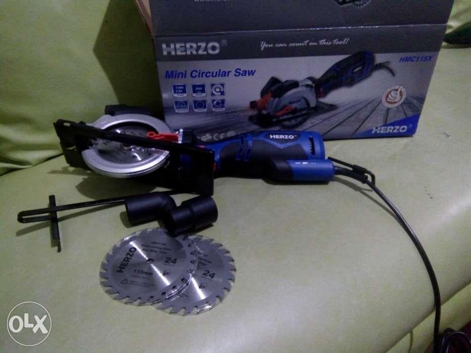 Powerful portable Circular Saw with Lazer guide (Category: Office & Business Technology) located in Makati City. Submitted by reachcomcabinet (Listing ID 238763706, Image 3). Description: Very convenient yet powerful portable 220v corded Mini Circular saw. FREE 3 sets of 115mm Circular saw Blade Lightweight and.strong to cut plywood, MDF, Particle board, wood, melamime laminate board. Can easily cut 3/4 inch to 42.8mm thick plywood, wood, melamin
