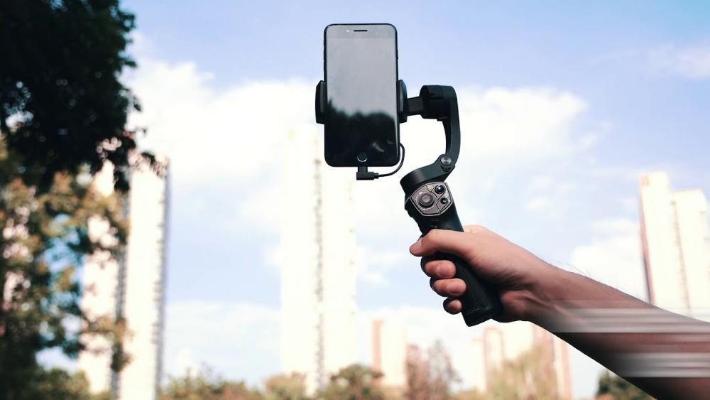 Snoppa Atom Gimbal Stabilizer iPhone Smartphone (Category: Mounts & Holders) located in Quezon City. Submitted by midaceph (Listing ID 238773655, Image 3). Description: 1. Foldable, Portable and more careful. With the foldable structure, we have reduced the size of the gimbal by more than half. With ATOM’s non-orthogonal unique structure, the side motor will not hit the bottom of the phone any more and leaves the phone a large movement space. 2. 