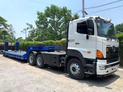 Low Bed Truck Rental Tractor Head with Lowbed Trailer for Rent
