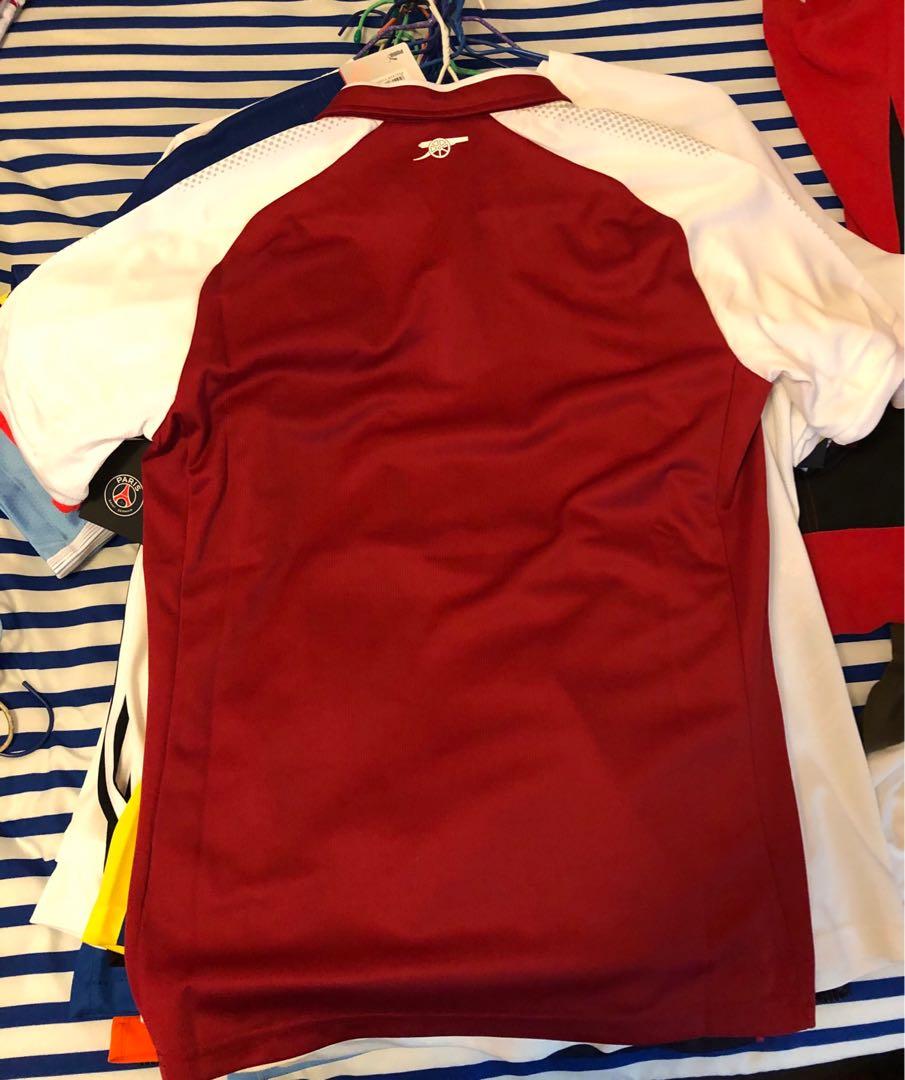 阿仙奴球衣波衫17/18 size UK S 全新有牌 不議價, 運動產品, 運動衫 - Carousell