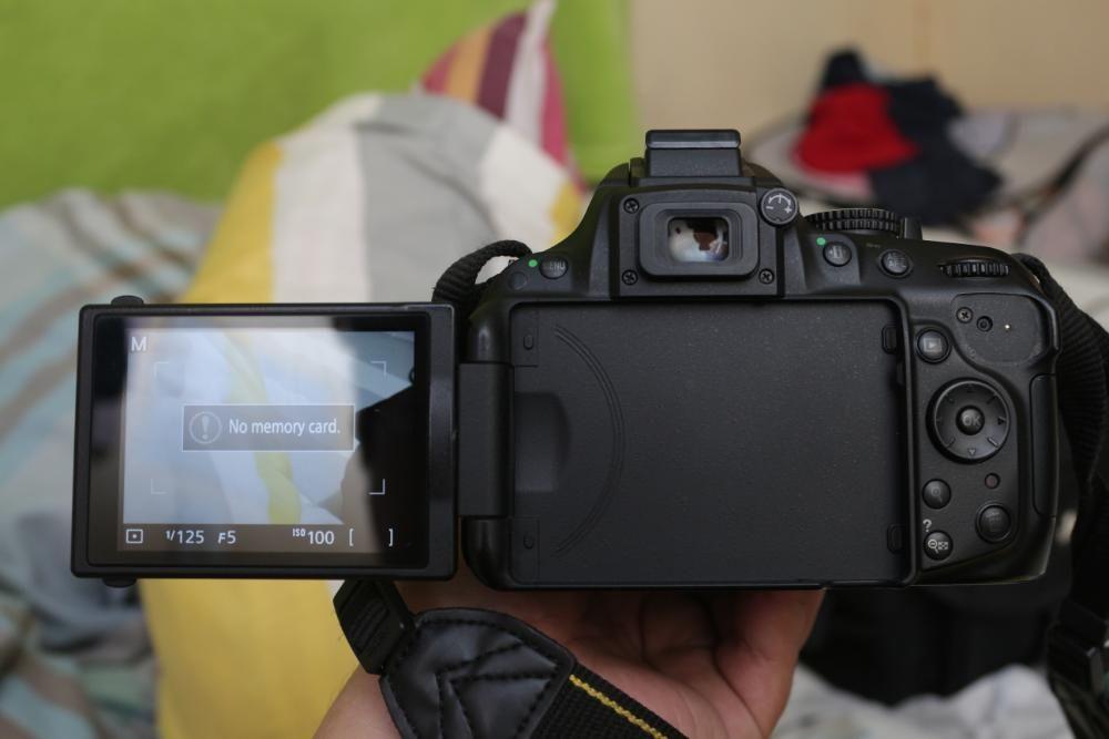 nikon d5200 dslr camera flip screen, Photography, Video Cameras on