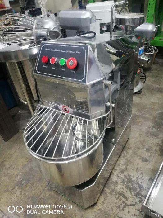 Spiral Mixer 20kgs.capcity (Category: Bakeware) located in Malabon City. Submitted by bunasonny (Listing ID 238816730, Image 3). Description: Model: H50C Power: 1.5kw/220V/single phase Bowl capacity: 50L Dough mix capacity: 20kg dough Dimension: 74x52x88cm Weight: 150kg Also available: 8kg capacity 12kg capacity 25kg capacity Free delivery in Metro Manila area.. One year service warranty.. Interested in this ad you may inquire by clicking on any 