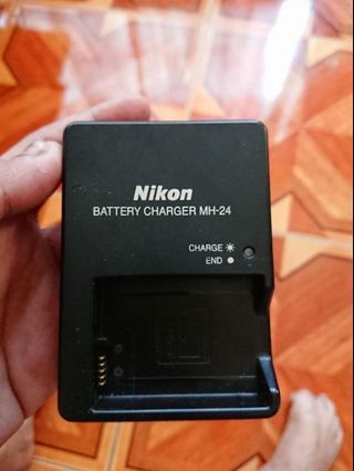 Charger nikon mh-24 original for d3100 d3200 d3300 d3400 d5100 d5200