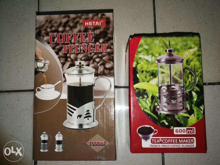 Coffee Plunger Press 1000ml (Category: Coffee Machines & Makers) located in Manila. Submitted by magicgerry (Listing ID 238912805, Image 2). Description: > Coffee Plunger/Press 1000ml (P840.00) A French press is a cylindrical glass urn fitted with a filter plate on a plunger.You put the grounds in the bottom of the urn, add hot water, let the coffee sit a few minutes, and then press the plunger down, separating the coffee from the grounds. Many a