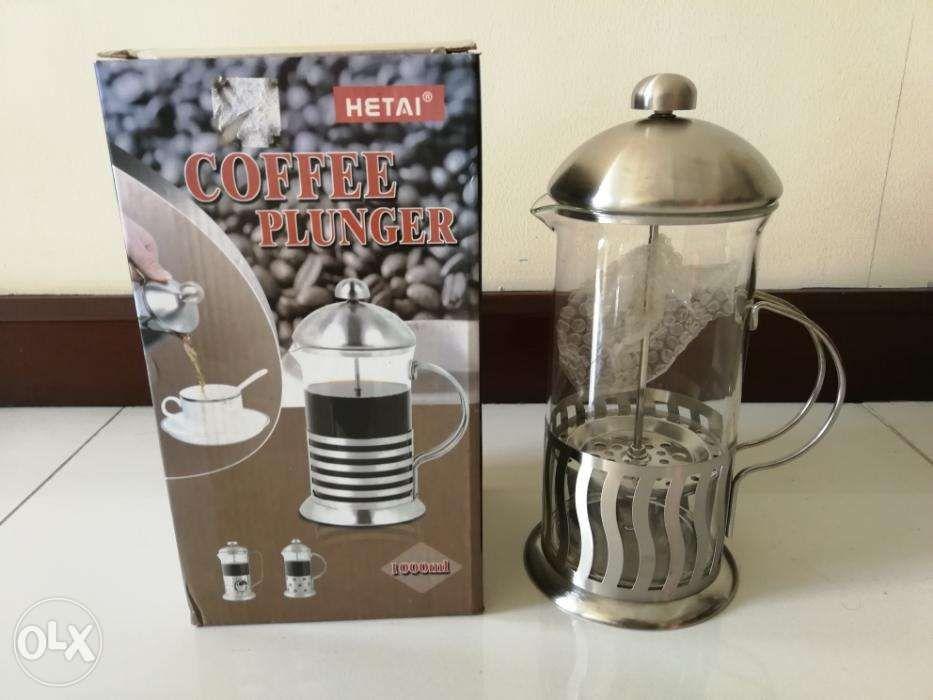 Coffee Plunger Press 1000ml (Category: Coffee Machines & Makers) located in Manila. Submitted by magicgerry (Listing ID 238912805, Image 3). Description: > Coffee Plunger/Press 1000ml (P840.00) A French press is a cylindrical glass urn fitted with a filter plate on a plunger.You put the grounds in the bottom of the urn, add hot water, let the coffee sit a few minutes, and then press the plunger down, separating the coffee from the grounds. Many a