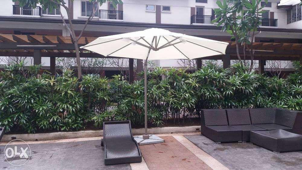 Parasol Banana Umbrella Revolving Tilting Cantilever Starbucks Coffee ...