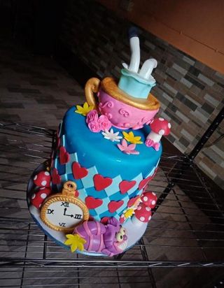 Customized Cakes and Cupcakes