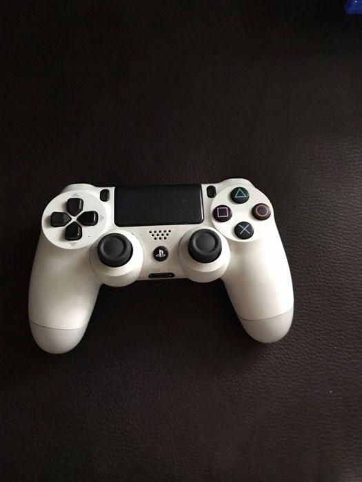 Sony PS4 Dualshock 4 Wireless Gaming Controller (White), Video Gaming