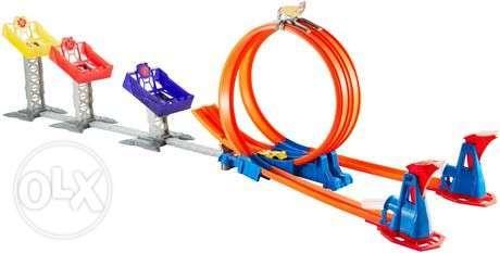 Hot Wheels Super Score Speedway Playset (Category: Infant Playtime) located in Bay. Submitted by chinggayalltoyscorner (Listing ID 238980881, Image 2). Description: Bought from Canada plus sf • Launch your Hot Wheels hot rods, fly through the 360-degree loops then score. Side-by-side racing and stunting delivers one-on-one competition and epic action • Slam the mechanism to launch the dual launchers and clear the double loop to score 5 points, 10