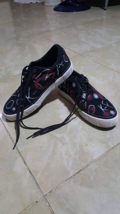 graffiti sneakers zara