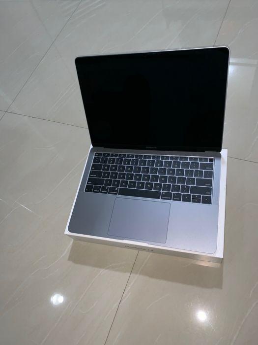 Rush Selling (Category: Laptops & Notebooks) located in Makati City. Submitted by macniel (Listing ID 239023691, Image 3). Description: MacBook Air (Retina, 13inch, 128GB, 2018).