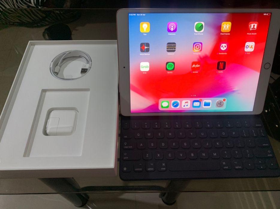 Rush Selling iPad Pro (Category: iPad) located in Makati City. Submitted by macniel (Listing ID 239023692, Image 2). Description: iPad Pro 10.5,WiFi,64GB,RoseGold.