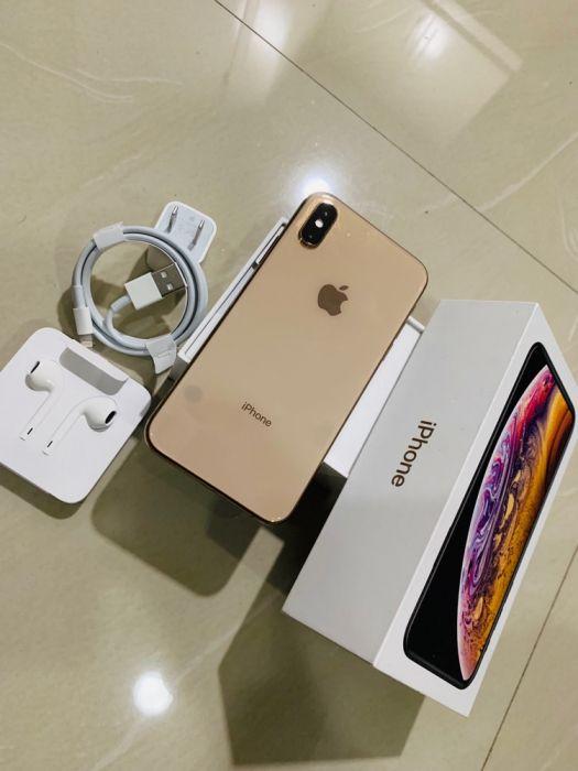 iPhone Rush Selling (Category: iPhone 6 Series) located in Makati City. Submitted by macniel (Listing ID 239023712, Image 3). Description: iPhone XS 256GB, GOLD. FU.