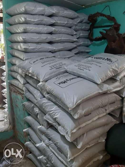 Potting mix soil (Category: Detergents) located in Quezon City. Submitted by EuansHP.EZundergarments (Listing ID 239035266, Image 3). Description: Potting mix Growers mix Blend of garden soil, burnt rice hull, coco dust Ideal for indoors and outdoor plants, veggies and seedlings 5-6 kilos per bag Delivery or pick up.