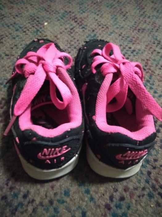 Preloved Nike (Air Max) kids shoes (Category: Babies & Kids Fashion) located in Manila. Submitted by levina1425 (Listing ID 239079154, Image 2). Description: Size: EUR 25 no flaws, very good condition.. For more inquiries, Kindly message here! Thanks. #09151891739.