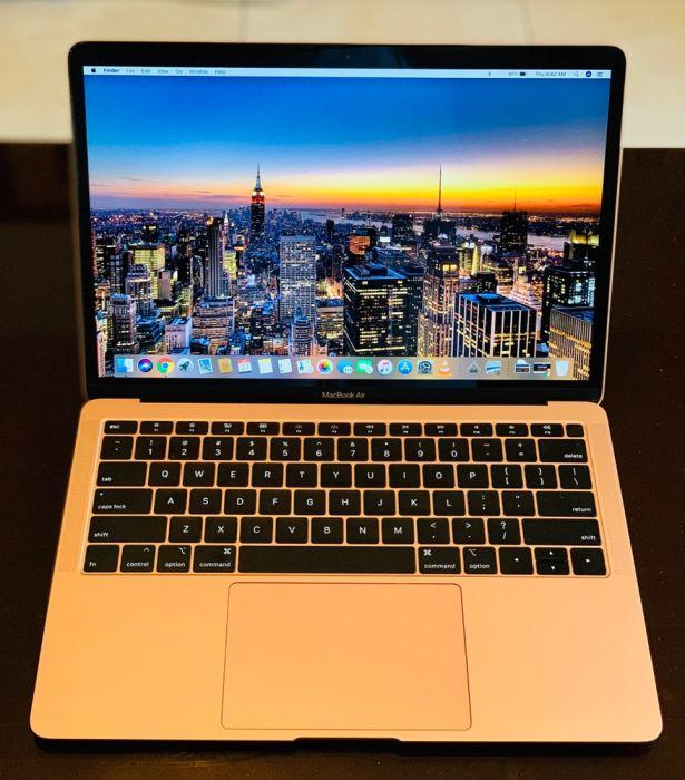 MacBook Air Retina 13-inch 2018 (Category: Laptops & Notebooks) located in Manila. Submitted by rogelio.bangsil (Listing ID 239169603, Image 2). Description: Take note: This has 256GB SSD, not 128GB Comes with: - MacBook Air Gold - 30W USB-C Power Adapter - USB-C Cable - Transparent Hard Case 99% smooth No issues Battery Life: 9-10h Specs: 1.6GHz dual-core 8th-generation Intel Core i5 processor with Turbo Boost up to 3.6GHz Retina display 8GB 213