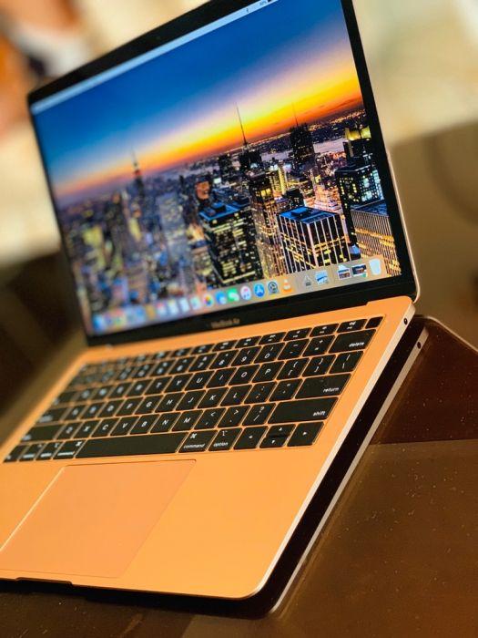 MacBook Air Retina 13-inch 2018 (Category: Laptops & Notebooks) located in Manila. Submitted by rogelio.bangsil (Listing ID 239169603, Image 3). Description: Take note: This has 256GB SSD, not 128GB Comes with: - MacBook Air Gold - 30W USB-C Power Adapter - USB-C Cable - Transparent Hard Case 99% smooth No issues Battery Life: 9-10h Specs: 1.6GHz dual-core 8th-generation Intel Core i5 processor with Turbo Boost up to 3.6GHz Retina display 8GB 213