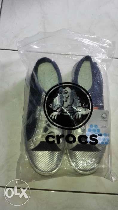 Original Crocs Crocsweld Hover size 13 Mens sneaker shoes (Category: Sneakers) located in Manila. Submitted by olx_ph (Listing ID 239176631, Image 2). Description: Size 13. Color Nautical Navy/Silver. Last pair. Only color available. Complete with box.Brand new. Usual meeting place, KFC Buendia-Taft, usually from 4pm-6pm. Original price Php4,250 (as seen on tag). Now Php1,997 only! For orders, pls confirm one day in advance. Pls include your name