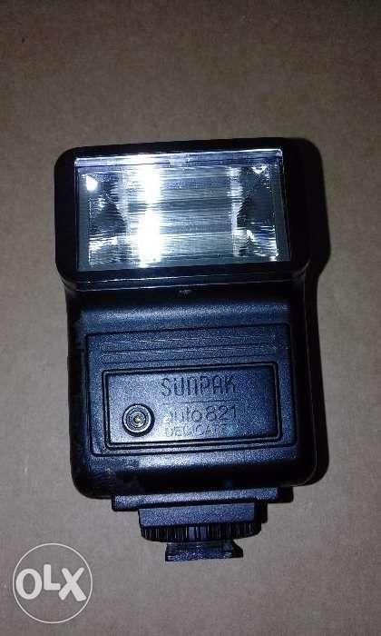 SUNPAK Auto 821 Dedicated Flash (Category: Flashes) located in Quezon City. Submitted by nicegifts (Listing ID 239180749, Image 2). Description: SUNPAK Auto 821 Dedicated Flash FEATURES: -Manual flash built for old Canon cameras -Can be used with other systems as off cam -Pdf manual included -With leather pouch For pick up at Gilmore, QC only. Open to trade..