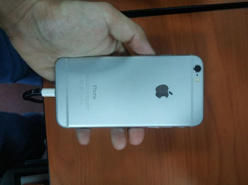 For Sale Iphone 6 Silver 64gb (Category: iPhone 6 Series) located in Marilao. Submitted by eightsomething (Listing ID 239199842, Image 3). Description: Iphone 6 Silver 64gb Factory Unlocked Package: Unit Case Replacement Cable Replacement Adaptor Good Working Condition Factory Unlocked 90-95% Smooth Presentable Negotiable! RFS: upgrade.