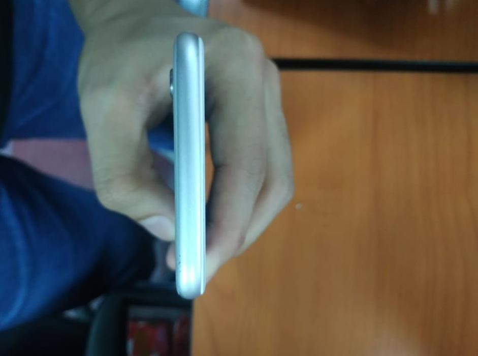 For Sale Iphone 6 Silver 64gb (Category: iPhone 6 Series) located in Marilao. Submitted by eightsomething (Listing ID 239199842, Image 2). Description: Iphone 6 Silver 64gb Factory Unlocked Package: Unit Case Replacement Cable Replacement Adaptor Good Working Condition Factory Unlocked 90-95% Smooth Presentable Negotiable! RFS: upgrade.