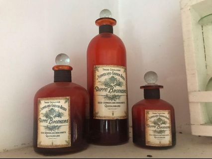 Decor vintage bottles Dippe Brothers