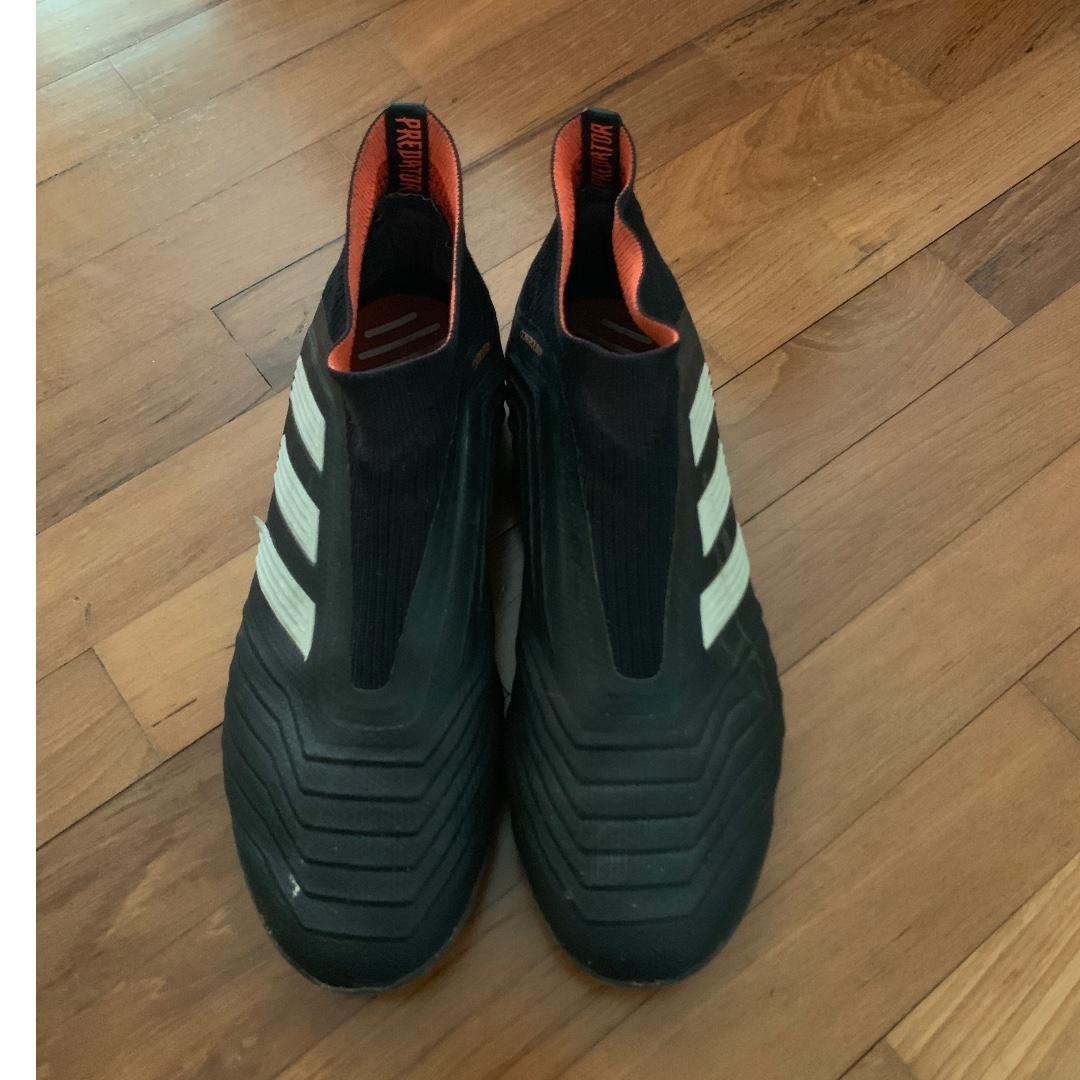 predator football boots size 3