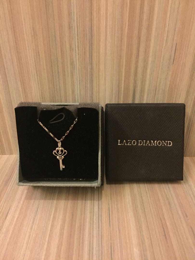 Lazo outlet diamond necklace