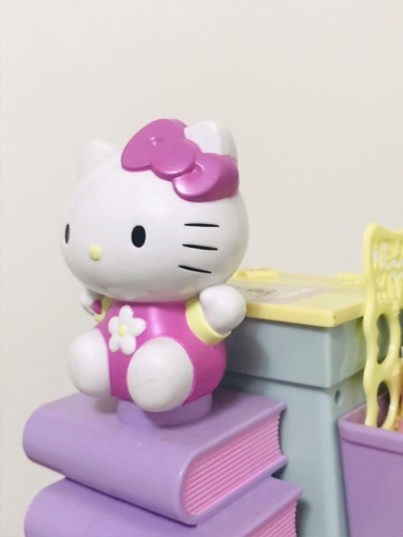 Hello Kitty 貼紙DIY製造機 （sticker maker machine), 書籍、休閒與玩具, 玩具、公仔、桌遊在旋轉拍賣
