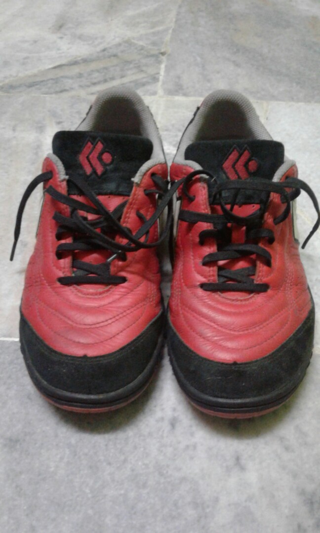 kasut futsal kool
