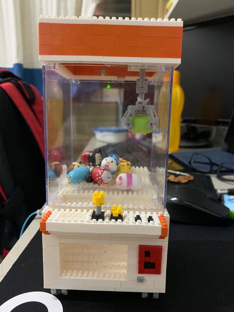 Lego discount claw machine