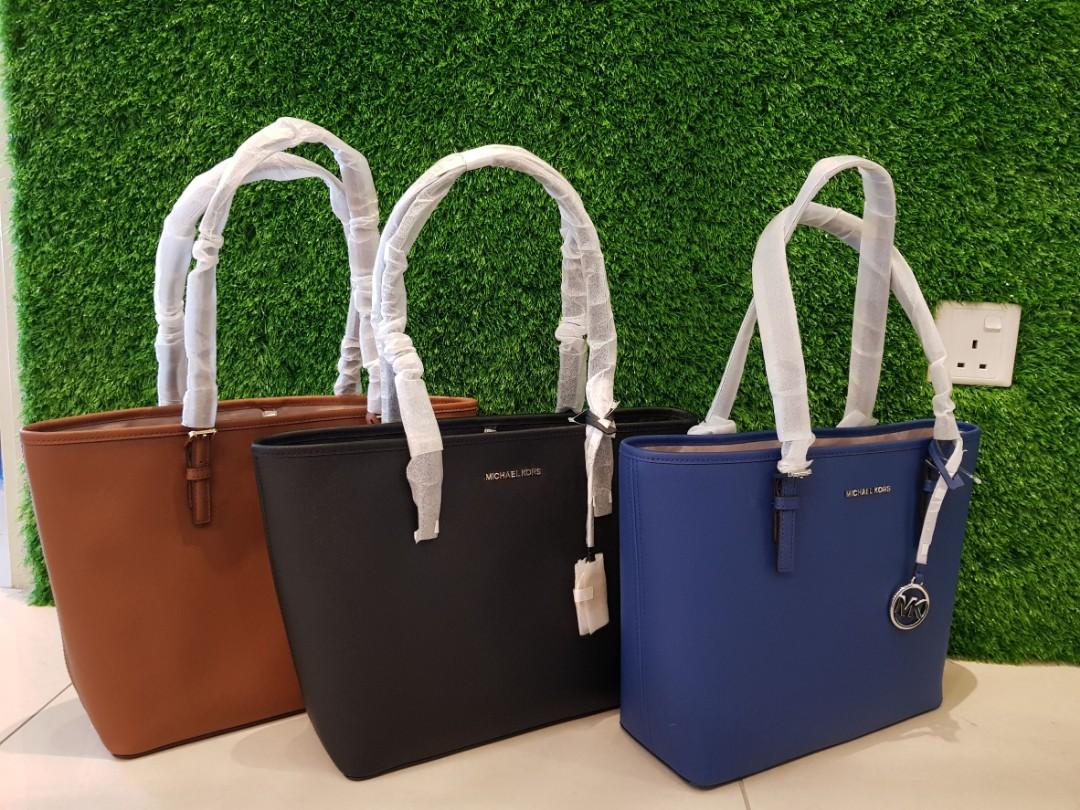 Michael Kors Carry All Tote Handbag, Women's Fashion, Bags & Wallets