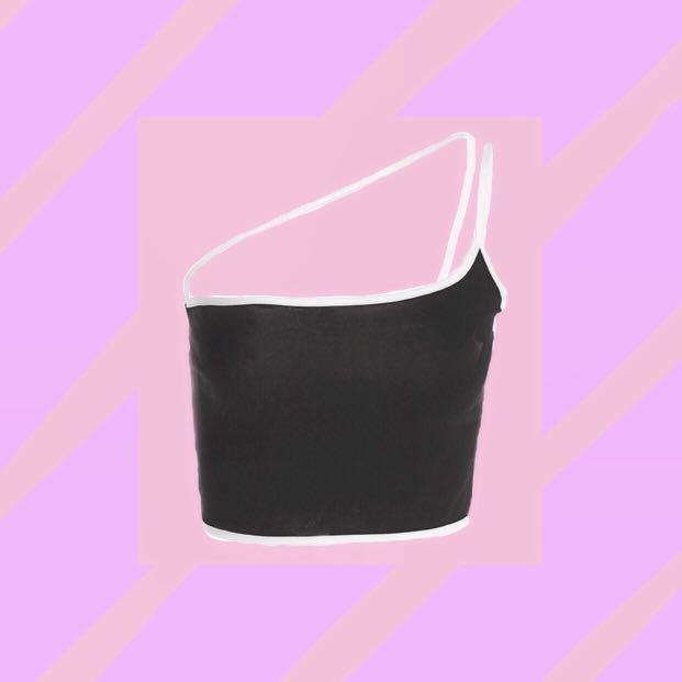 ONE SHOULDER BLACK TOP WITH WHITE OUTLINE (Category: Sleeveless) located in Paranaque City. Submitted by fa000 (Listing ID 238630980, Image 1). Description: A ONE OF A KIND PIECE. Can easily be paired with beige trousers to give you a sophisticated yet outgoing look. LIMITED STOCKS ONLY!!!! Pre-orders for other sizes are also available!!! .