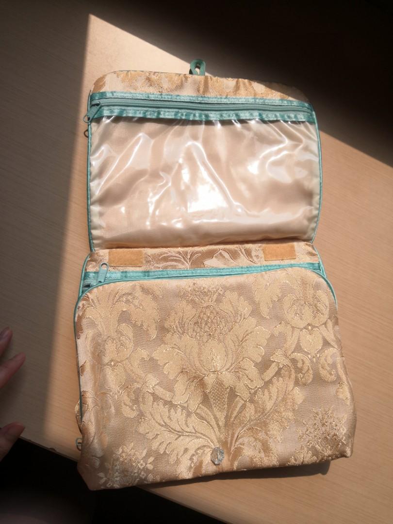 Pretty Toilettries Bag (Category: Cross-body Bags) located in San Juan City. Submitted by tinch721 (Listing ID 239125064, Image 2). Description: .