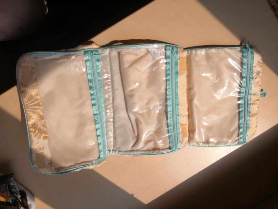 Pretty Toilettries Bag (Category: Cross-body Bags) located in San Juan City. Submitted by tinch721 (Listing ID 239125064, Image 3). Description: .