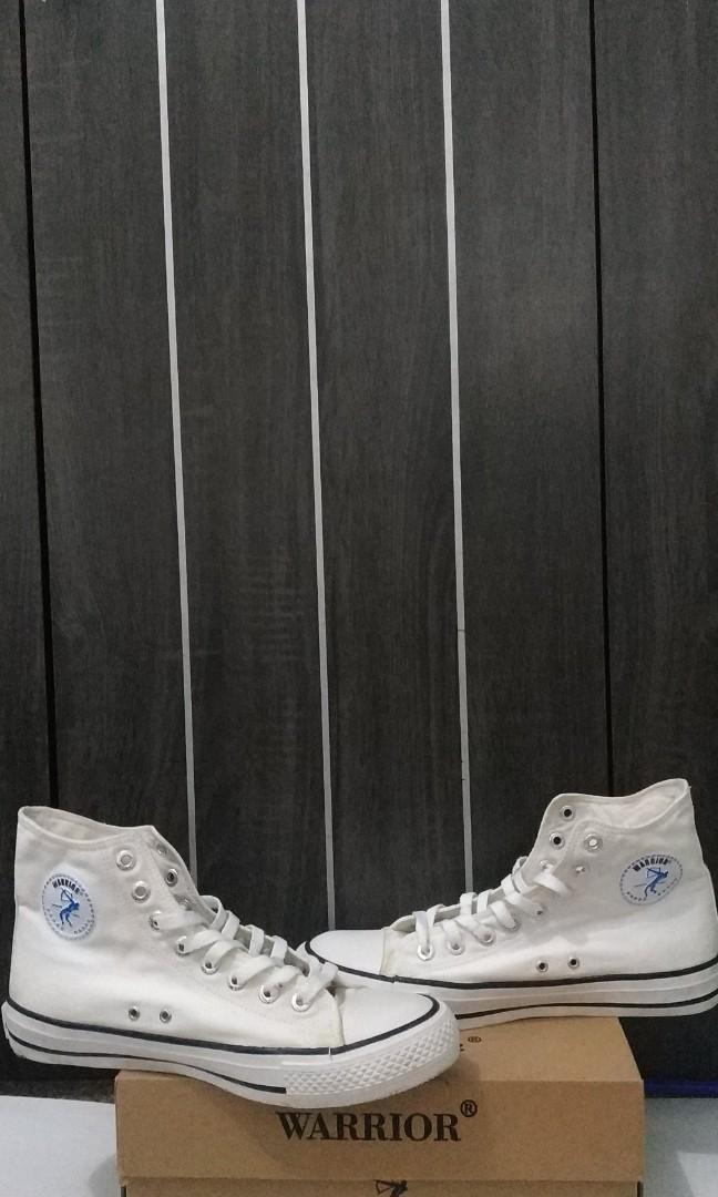 Sepatu Warrior Sparta Hc Putih Fesyen Pria Sepatu Sneakers Di Carousell