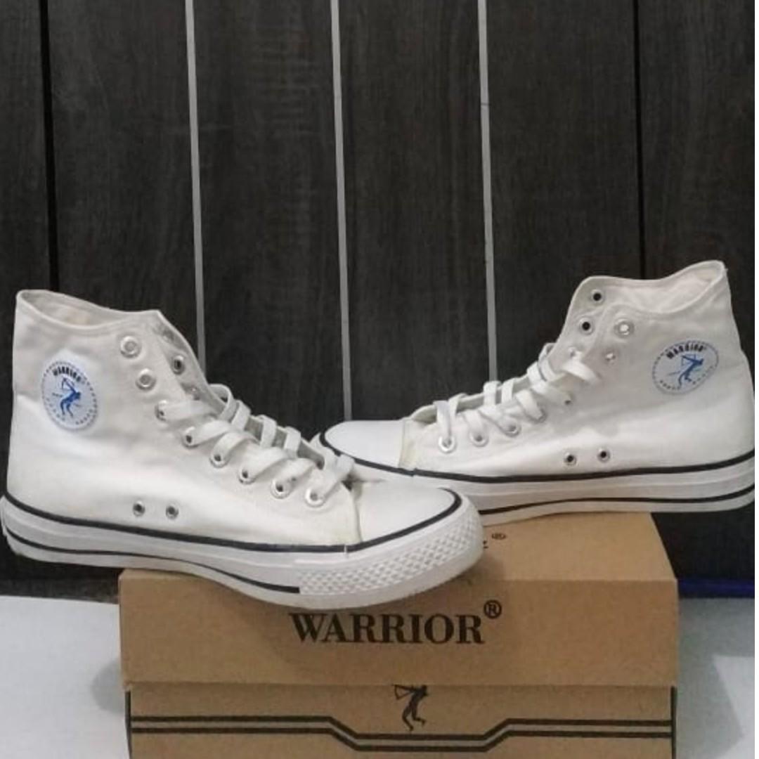 Sepatu Warrior Warna Putih Fesyen Pria Sepatu Sneakers Di Carousell