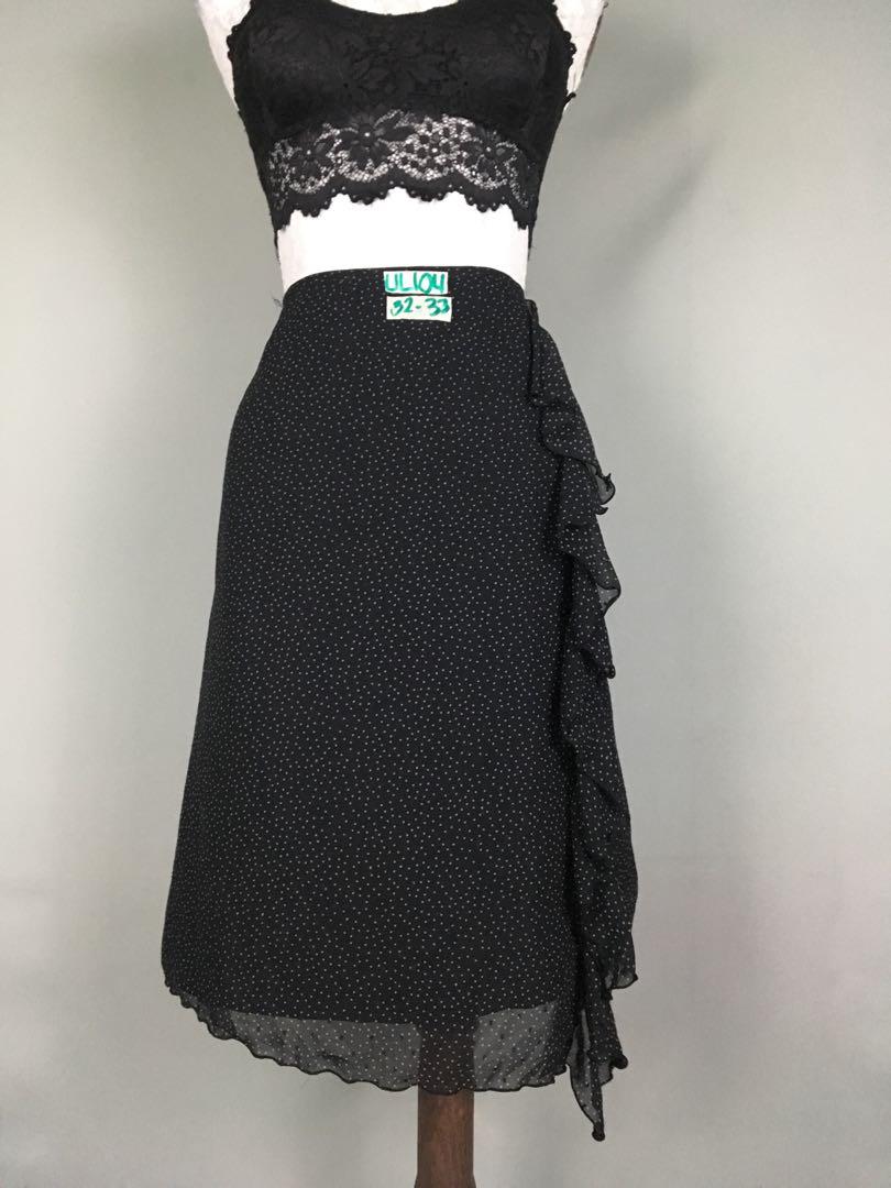 Vintage skirt (Category: Skirts) located in Calamba. Submitted by basicnbuttons (Listing ID 238780929, Image 3). Description: Code: UL104 Size: 32-33” Length: 23” (below the knee) Type: Side ruffled skirt Remarks: With inner lining ⛔️You can add 130 for top (BRANDNEW/ PADDED) No filtered photos 🎯Kindly pay attention in every photo for flaws if there’s any. 🎯Ask first the availability of the items you want to buy since we also sell outside Carou