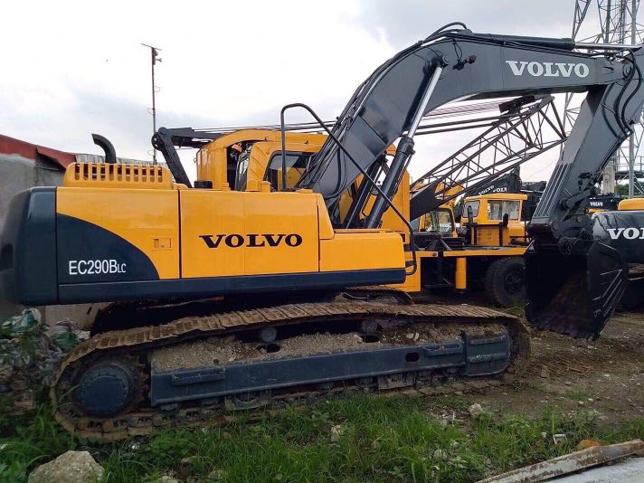 Modelo Volvo backhoe 1 cubic crawler type, Commercial & Industrial