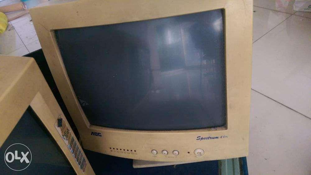 crt monitors and one flat lcd (Category: Monitor Screens) located in Manila. Submitted by kchingx (Listing ID 239302653, Image 3). Description: DTS CM-15J 15inches 7000 Lcd flat broken lcd display but still powers on -100.