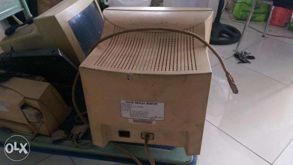 crt monitors and one flat lcd (Category: Monitor Screens) located in Manila. Submitted by kchingx (Listing ID 239302653, Image 2). Description: DTS CM-15J 15inches 7000 Lcd flat broken lcd display but still powers on -100.