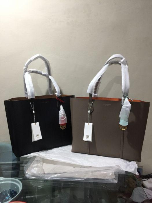 Authentic Tory Burch Perry Triple Compartment Tote Shopping Bag, Women's  Fashion, Bags & Wallets, Tote Bags on Carousell