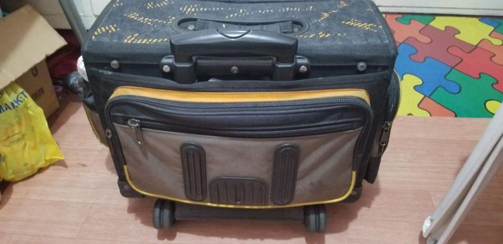 Hawk trolley school bag convertible to backpack (Category: Carriers & Slings) located in Manila. Submitted by blizzardstan (Listing ID 239303811, Image 2). Description: Pinapalit po ng gulong na bago sa Hawk handle bago rin. With raincaot. Rfs new hawk bag..