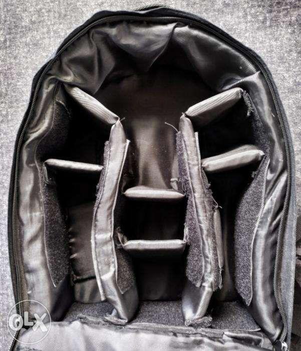 Radium dslr back pack (Category: Camera Bags & Carriers) located in Manila. Submitted by zelbo (Listing ID 239307046, Image 2). Description: Radium dslr back pack Thick padding All zippers working.