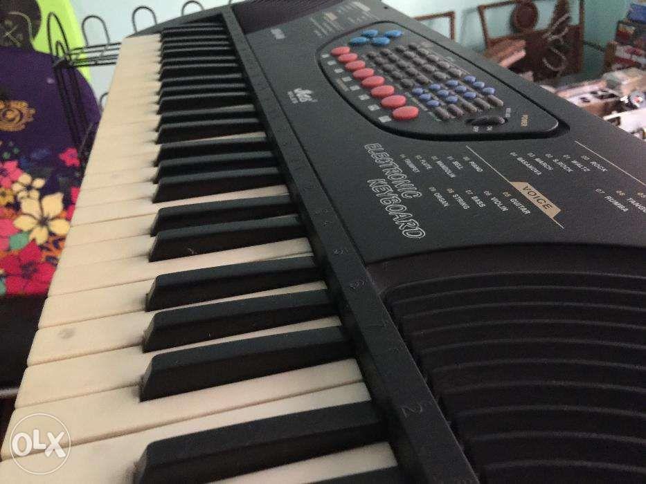 Miles Electronic Musical Keyboard with Stand, Hobbies & Toys, Music