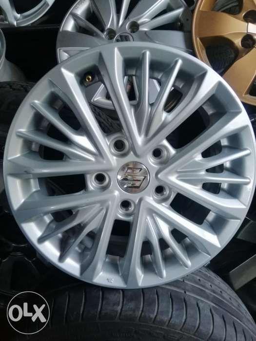 15 inch 2019 Suzuki Ertiga OEM Mag wheels 5x114pcd Top of the Line, Car