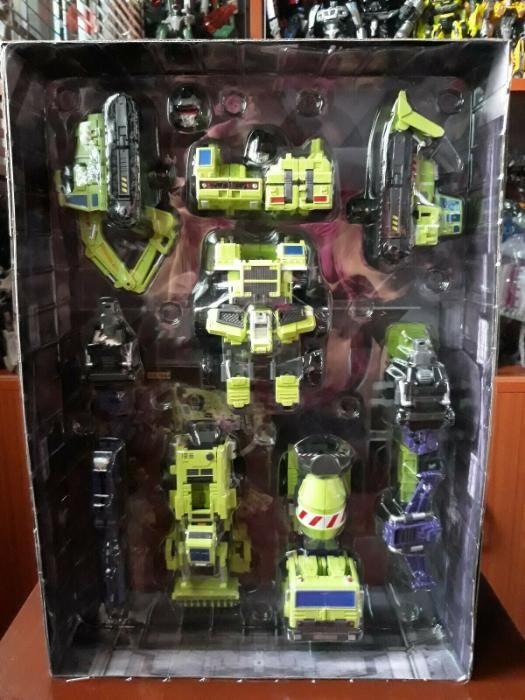 Transformers Maketoys GREEN GIANT Type-61 Devastator 100% Authentic (Category: Action & Battle Toys) located in Manila. Submitted by eldon.misana (Listing ID 239320251, Image 3). Description: Items: TRANSFORMERS MAKETOYS GREEN GIANT TYPE-61 DEVASTATOR. AUTHENTIC MAKETOYS, 100% ORIGINAL. Condition: Brand new in box. Bought in US. Never displayed, never transformed. Payment : Via Bank Deposit (BPI only), LBC, Cebuana, Palawan. Shipping: Free Shippi